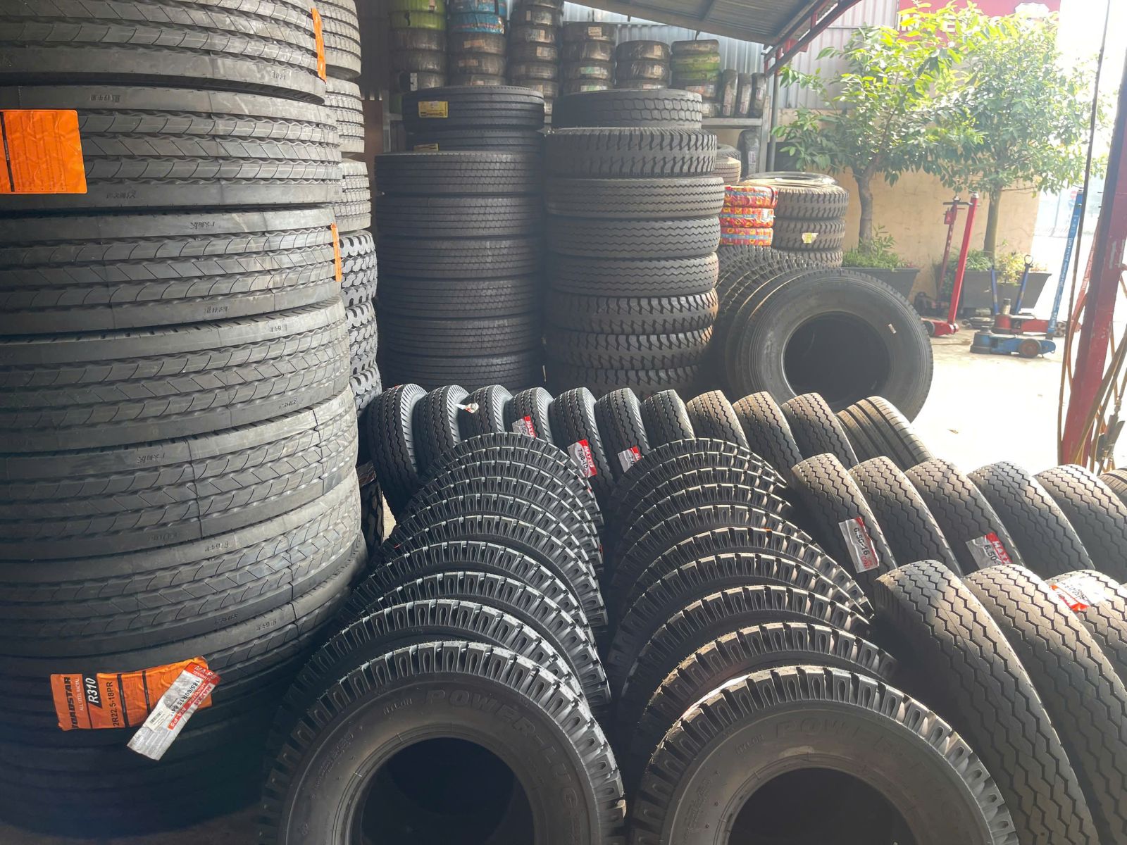 GIẢI PHÁP TOÀN DIỆN CHO LỐP XE Ô TÔ / DỊCH VỤ RÁP LỐP TẬN NHÀ 24/7